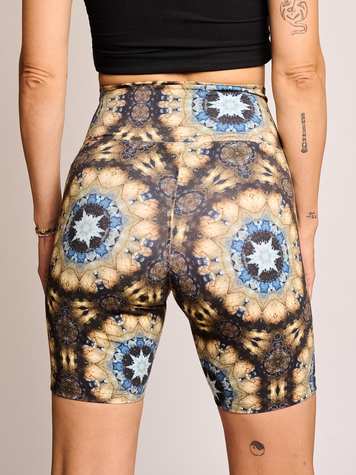 Yoga Shorts Gemstone