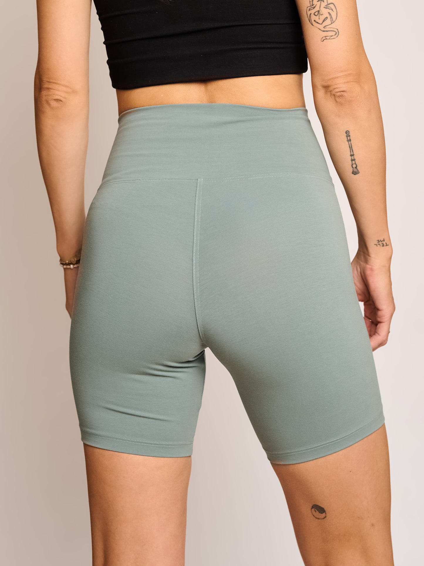 Yoga Shorts Stormy Sea