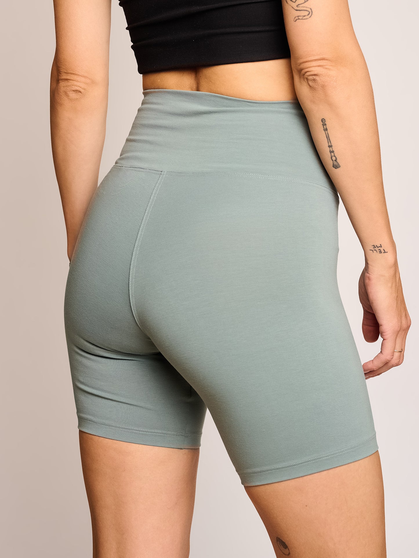 Yoga Shorts Stormy Sea