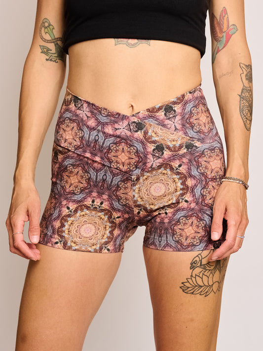 Yoga Hotpants Talking Stone
